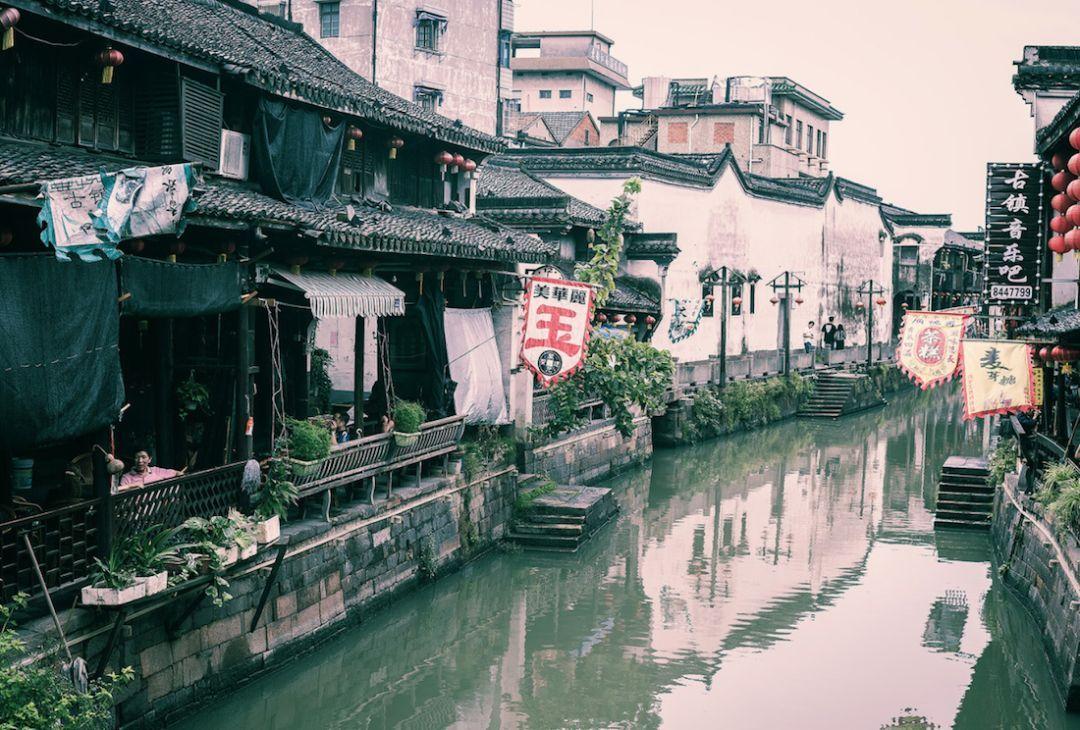 应急救灾帐篷已陆续搭建受灾群众生活需求有保障